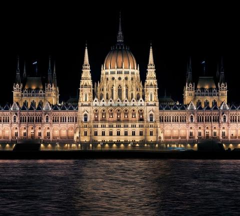 hungarian-parliament-335130_960_720.jpg