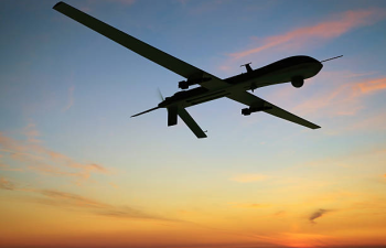 Drone volant dans le ciel #drone