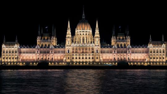 hungarian-parliament-335130_960_720.jpg