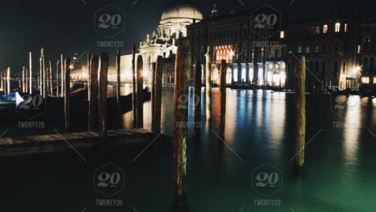 stock-photo-reflection-long-exposure-night-time-venise-c2db1cab-f60c-46fe-baac-d0c059e274ae.jpg