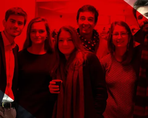 Visuel contacter un étudiant