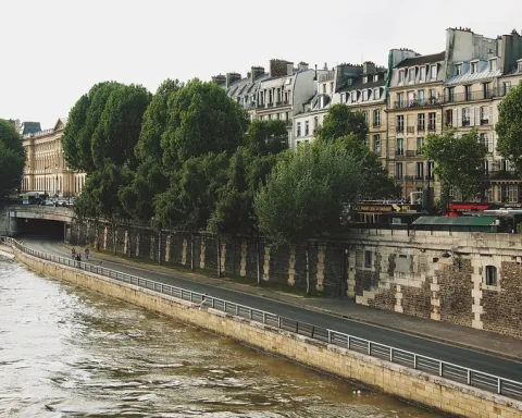 paris-890383_960_720.jpg